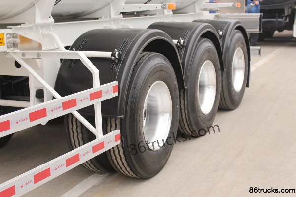 CIMC Ruijiang 25m³ Oxidizing Substance Tank Semi-Trailer Chassis (1) | 86Trucks