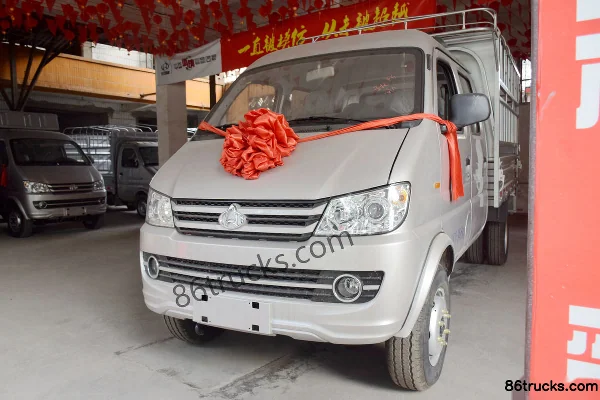 Changan Kuayue New Leopard II 1.5L 112hp 4X2(6 wheels) 2.7m double-row stake truck mini truck Exterior (3) | 86Trucks