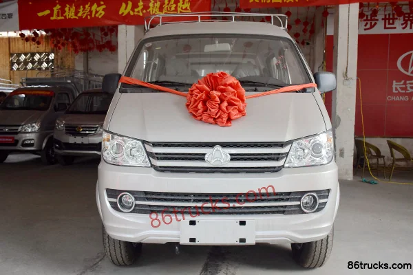 Changan Kuayue New Leopard II 1.5L 112hp 4X2(6 wheels) 2.7m double-row stake truck mini truck Exterior (2) | 86Trucks