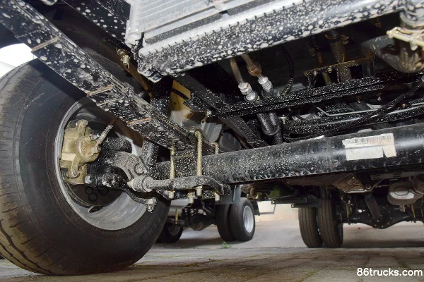 Changan Kuayue New Leopard II 1.5L 112hp 4X2(6 wheels) 2.7m double-row stake truck mini truck Chassis (2) | 86Trucks