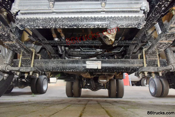 Changan Kuayue New Leopard II 1.5L 112hp 4X2(6 wheels) 2.7m double-row stake truck mini truck Chassis (1) | 86Trucks