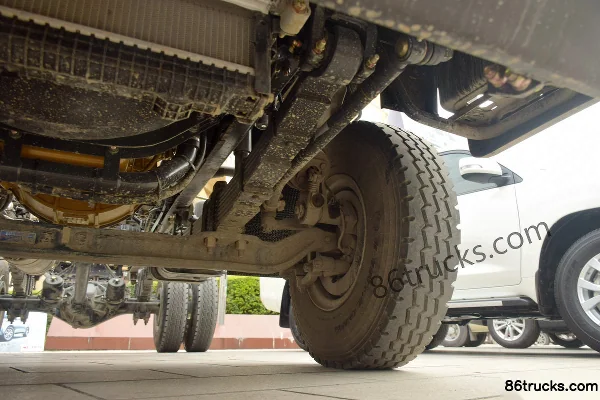 Dongfeng Liuqi Chenglong L3 160hp 4X2(6 wheels) 4.2m single-row sales truck Chassis (3) | 86Trucks