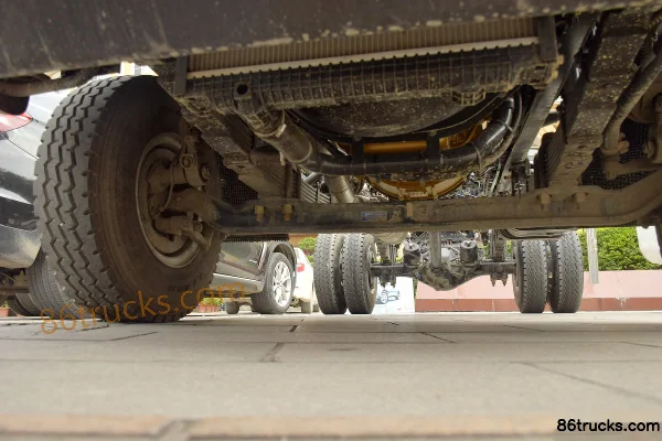 Dongfeng Liuqi Chenglong L3 160hp 4X2(6 wheels) 4.2m single-row sales truck Chassis (1) | 86Trucks