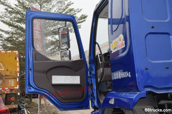 Dongfeng Liuqi Chenglong L3 170 hp 4X2(6 wheels) 7.7m Crew Cab Wing Opening Van Cargo Truck (2) | 86Trucks