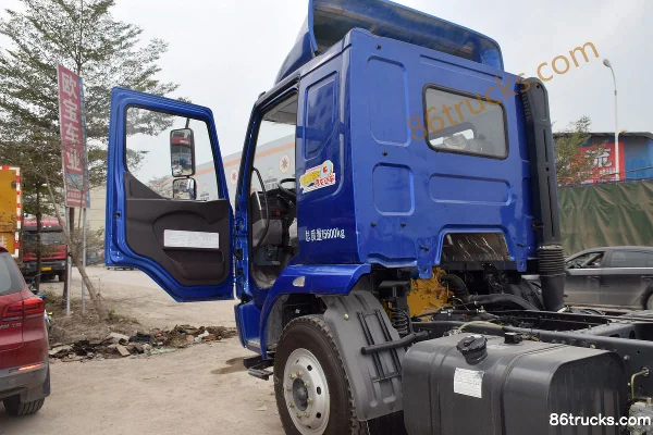 Dongfeng Liuqi Chenglong L3 170 hp 4X2(6 wheels) 7.7m Crew Cab Wing Opening Van Cargo Truck (1) | 86Trucks