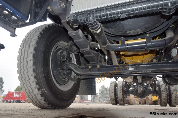 Dongfeng Liuqi Chenglong L3 170 hp 4X2(6 wheels) 7.7m Crew Cab Wing Opening Van Cargo Truck Chassis (2) | 86Trucks