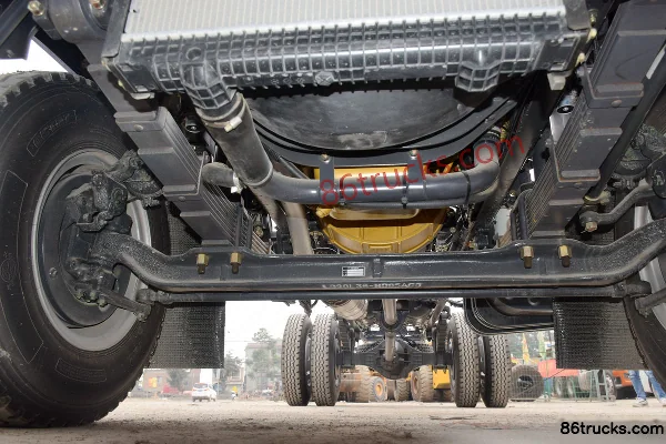 Dongfeng Liuqi Chenglong L3 170 hp 4X2(6 wheels) 7.7m Crew Cab Wing Opening Van Cargo Truck Chassis (1) | 86Trucks