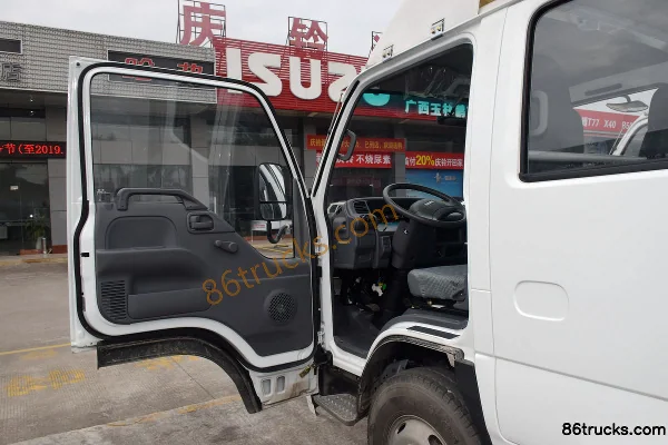 Isuzu 100P 130 ch 4X2(6 roues) camion léger fourgon double cabine 3,245 m (1) | 86Trucks