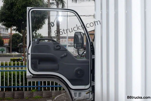 Qingling Isuzu 100P 98 hp 4X2(6 wheels) 3.825m crew cab van light truck (2) | 86Trucks