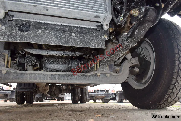 Qingling Isuzu 100P 98 hp 4X2(6 wheels) 3.825m crew cab van light truck Chassis (3) | 86Trucks