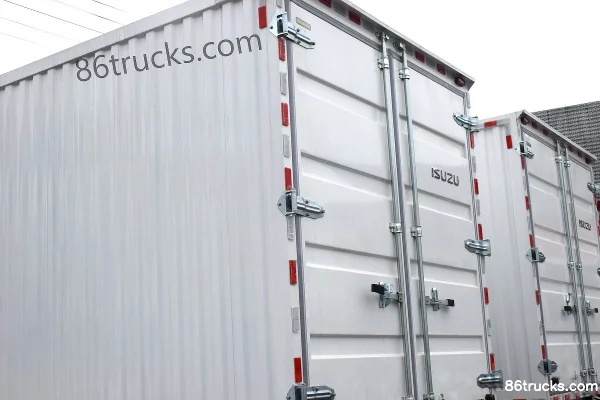 Qingling Isuzu 100P 98 hp 4X2(6 wheels) 3.825m crew cab van light truck Body (3) | 86Trucks