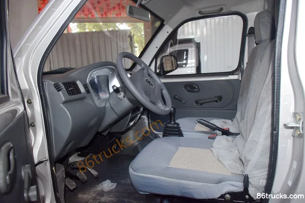 Changan Kuayue Xinbao MINI 1.2L 88hp 4X2(6 wheels) 3.05m single-row stake truck micro truck Cab (3) | 86Trucks