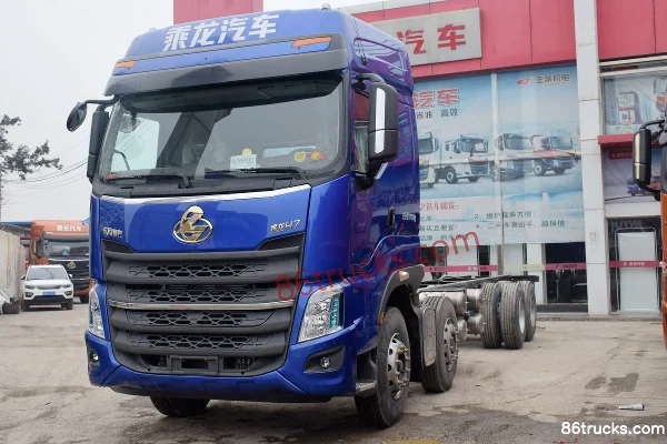 Dongfeng Liuqi Chenglong H7 Heavy Truck 420 hp 8X4(12 wheels) 9.5m Stake Cargo Truck Exterior (3) | 86Trucks