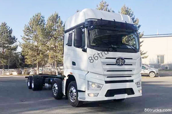 FAW Jiefang J7 Heavy Truck 460hp 8X4(12 wheels) 9.5m Stake Cargo Truck Exterior (2) | 86Trucks
