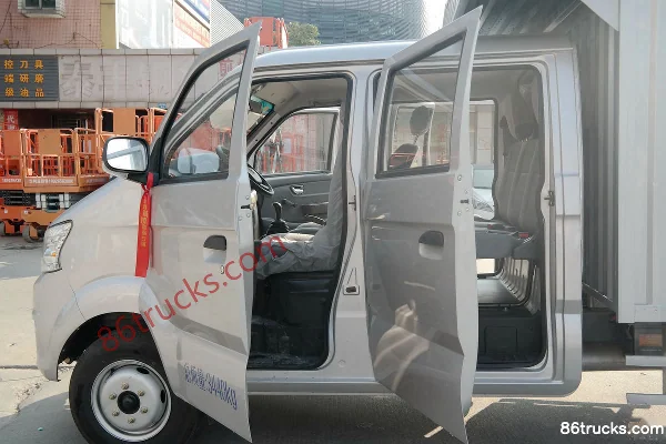 Changan Kuayue Wang X5 1.5L 112hp 4X2(6 wheels) 3.035m double-row van light truck Cab (1) | 86Trucks