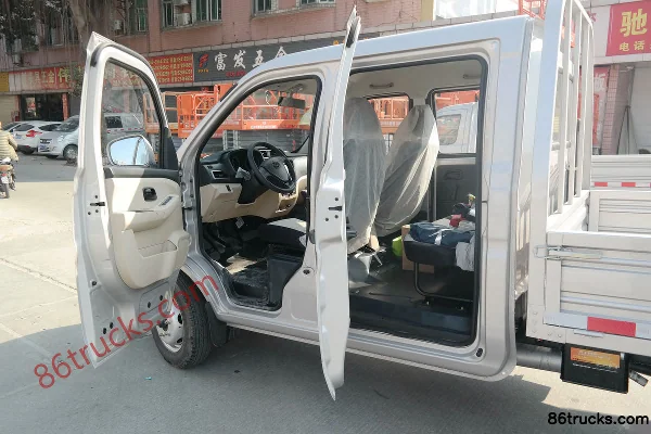 Changan Kuayue Wang X1 Standard Edition 1.5L CNG 97 hp 4X2(6 wheels) 2.71m double-row flatbed micro truck (China VI) Cab (3) | 86Trucks
