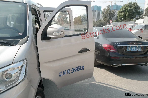 Changan Kuayue Wang X1 Standard Edition 1.5L CNG 97 hp 4X2(6 wheels) 2.71m double-row flatbed micro truck (China VI) Cab (1) | 86Trucks