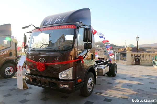 FAW Jiefang J6F Northern Edition 150hp 4X2(6 wheels) 4.21m single-row cage light truck Exterior (2) | 86Trucks