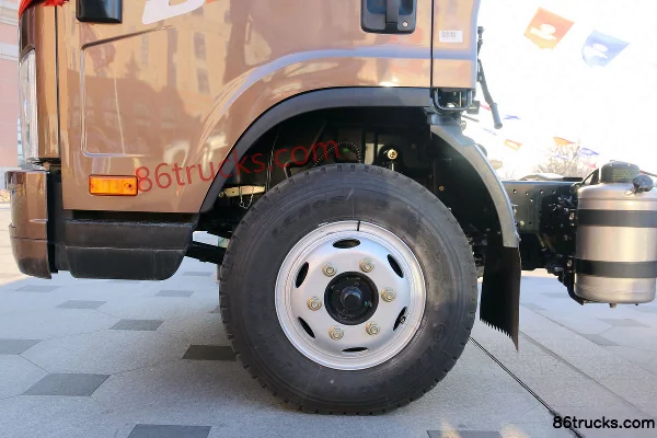 FAW Jiefang J6F Northern Edition 150hp 4X2(6 wheels) 4.21m single-row cage light truck Chassis (3) | 86Trucks