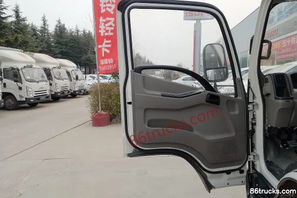 JMC Kaiyun Upgraded 116 hp 4X2(6 wheels) 2.635m Double Row Flatbed Light Truck JX1044TSCA25 Cab (1) | 86Trucks