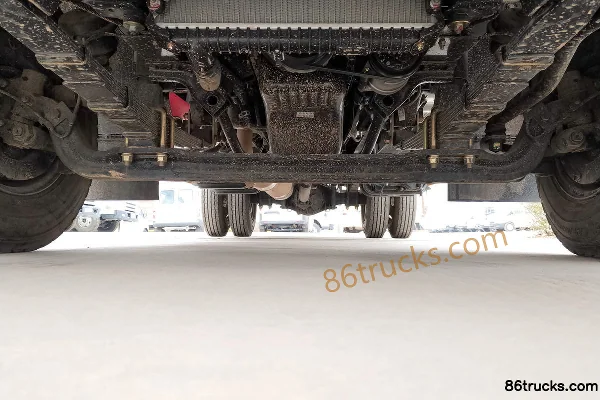 JMC Kaiyun Upgraded 116 hp 4X2(6 wheels) 2.635m Double Row Flatbed Light Truck JX1044TSCA25 Chassis (2) | 86Trucks