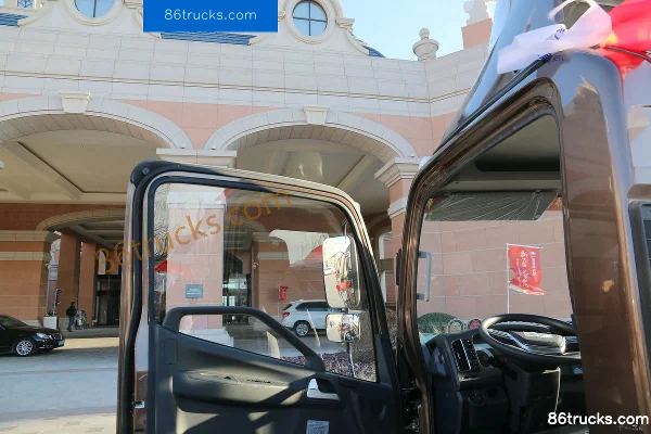 FAW Jiefang J6F 150 hp 4X2(6 wheels) standard version 4.21m single-row cage light truck Cab (1) | 86Trucks