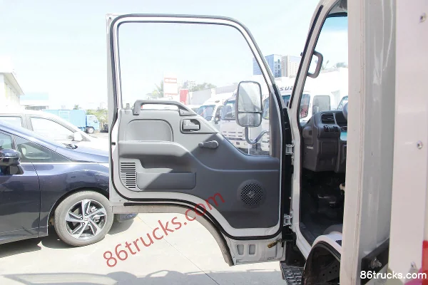 Qingling Isuzu EV100 4.5T 4.25m single-row pure electric van truck (range 315) 96.77kWh 4X2(6 wheels) Interior (2) | 86Trucks