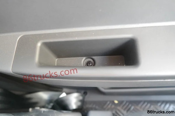 JAC Junling V5 129 hp 4X2(6 wheels) 4.15m single-row van light truck Cab (3) | 86Trucks