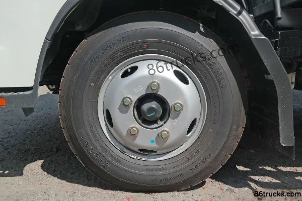 JAC Junling V5 129 hp 4X2(6 wheels) 4.15m single-row van light truck Chassis (3) | 86Trucks