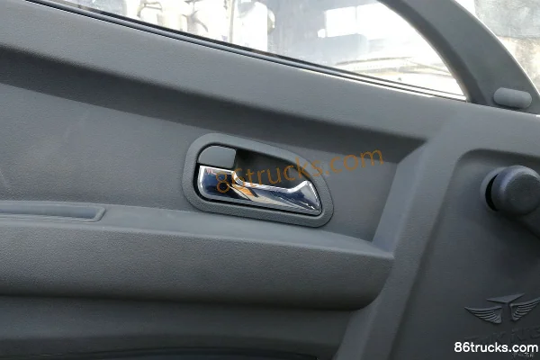 Tangjun Ouling Sailin A7 1.5L 108hp 4X2(6 wheels) gasoline/CNG 3.02m double-row van mini truck Cab (3) | 86Trucks