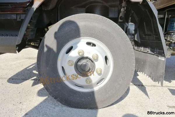 Tangjun Ouling K7 Series 156hp 4X2(6 wheels) 4.07m single-row van light truck Chassis (2) | 86Trucks