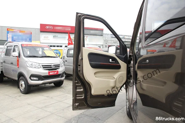 Changan Ruixing M80 2018 Comfort 109hp 4-Seat 1.5L Flat Roof Rear Hinged Door Panel Van Cab (1) | 86Trucks