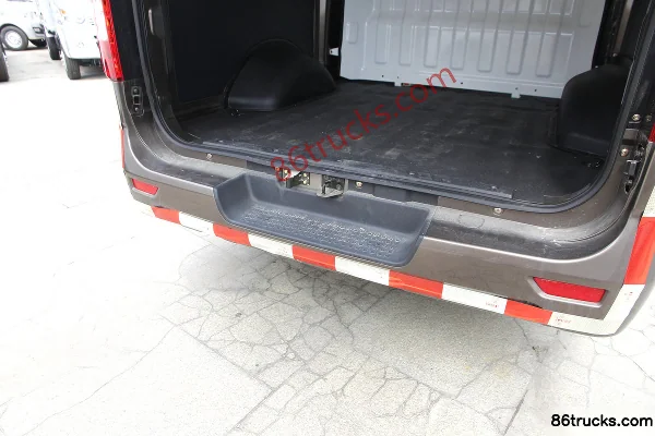 Changan Ruixing M80 2018 Comfort 109hp 4-Seat 1.5L Flat Roof Rear Hinged Door Panel Van Body (2) | 86Trucks