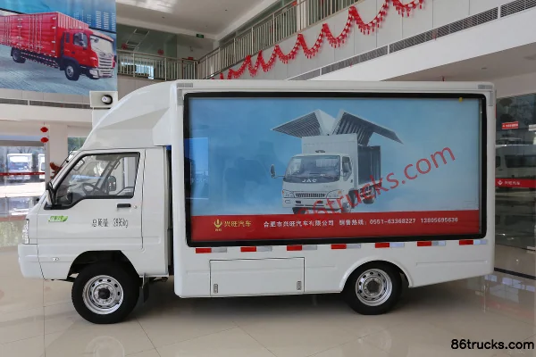 Yuanwang 60 ch 4X2(6 roues) 3,2 m camion de publicité simple cabine petit tambour châssis JAC Extérieur (3) | 86Trucks