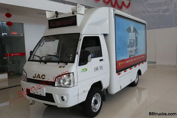 Yuanwang 60 ch 4X2(6 roues) 3,2 m camion de publicité simple cabine petit tambour châssis JAC Extérieur (2) | 86Trucks