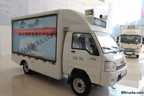 Yuanwang 60hp 4X2(6 wheels) 3.2m Single Row Small Roller JAC Chassis Promotion Truck Exterior