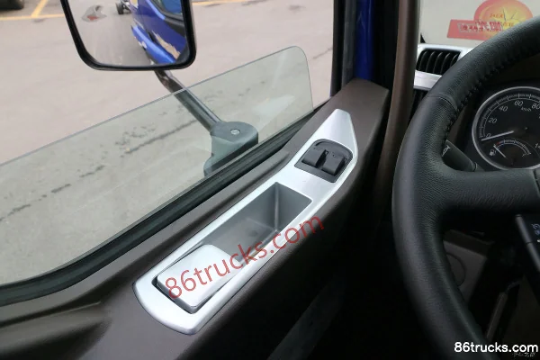 Dongfeng Liuqi Nouveau Chenglong M3 camion moyen 210 ch 4X2(6 roues) châssis camion porteur 6,75 m Cabine (2) | 86Trucks