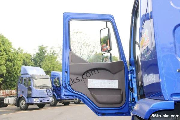 Dongfeng Liuqi Nouveau Chenglong M3 camion moyen 210 ch 4X2(6 roues) châssis camion porteur 6,75 m Cabine (1) | 86Trucks