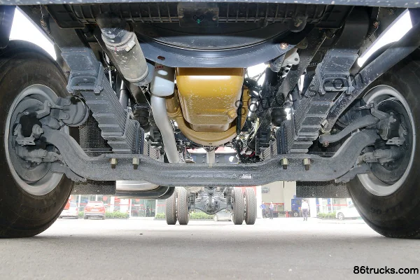Dongfeng Liuqi Nouveau Chenglong M3 camion moyen 210 ch 4X2(6 roues) châssis camion porteur 6,75 m (2) | 86Trucks