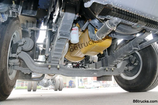 Dongfeng Liuqi Nouveau Chenglong M3 camion moyen 210 ch 4X2(6 roues) châssis camion porteur 6,75 m (1) | 86Trucks