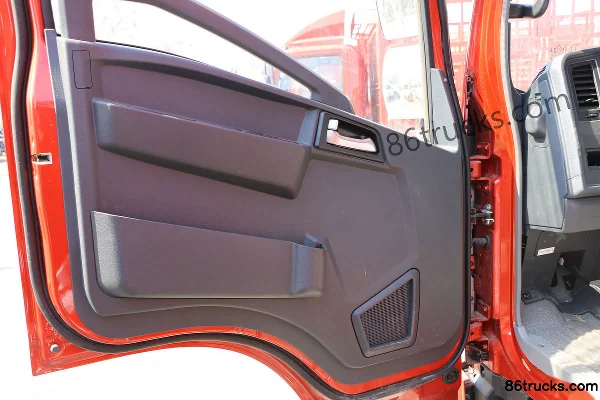 Sinotruk HOWO Hanjiang 2018 model 170 hp 4X2(6 wheels) 4.15m single-row stake truck Cab (1) | 86Trucks