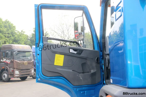 FAW Jiefang Qingdao Long V Medium Truck 2.0 180 hp 4X2(6 wheels) 6.2m stake truck Cab (2) | 86Trucks