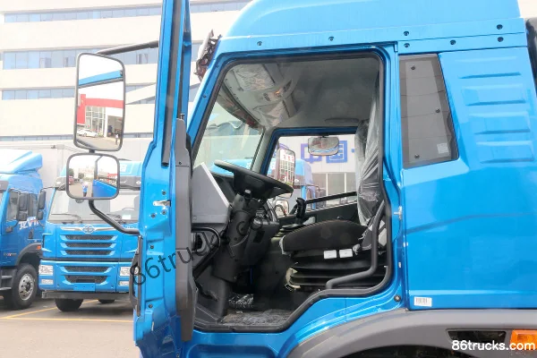 FAW Jiefang Qingdao Long V Medium Truck 2.0 180 hp 4X2(6 wheels) 6.2m stake truck Cab (1) | 86Trucks
