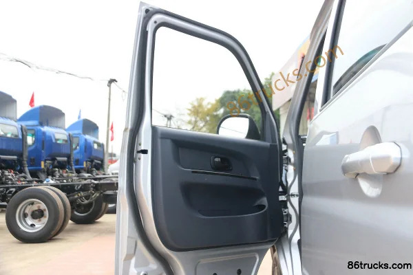 Jinbei T32 2018 LWB Comfort 1.5L 109hp 4X2(6 wheels) Gasoline 2.51m Double Row Van Mini Truck Cab (1) | 86Trucks
