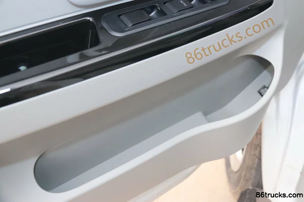 Jinbei New Hiace 2016 Luxury 112 hp 2.2L passenger van Cab (3) | 86Trucks