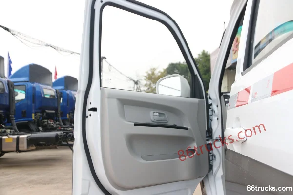 Jinbei New Hiace 2016 Luxury 112 hp 2.2L passenger van Cab (1) | 86Trucks