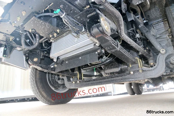 Qingling Isuzu 600P 130 hp 4X2(6 wheels) 3.07m Double Row Van Fish Transport Truck (Shunzhao Brand) Chassis (3) | 86Trucks