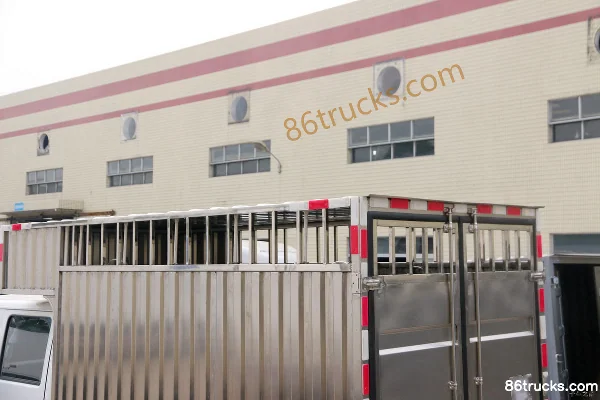 Qingling Isuzu 600P 130 hp 4X2(6 wheels) 3.07m Double Row Van Fish Transport Truck (Shunzhao Brand) Body (2) | 86Trucks