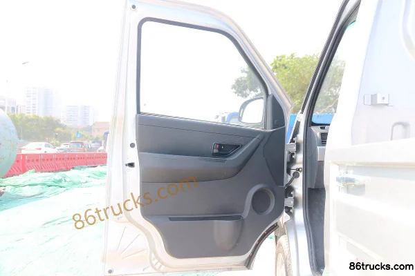 NanJun Ruiyi C Series 1.3L 87hp 4X2(6 wheels) Gasoline 2.965m single row flatbed micro truck Cab (1) | 86Trucks