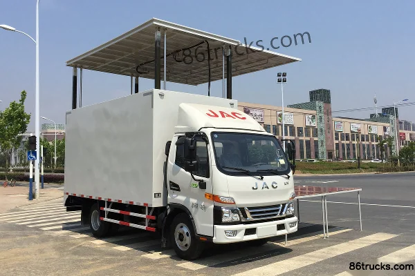 Yuanwang 120hp 4X2(6 wheels) JAC Chassis Stage Truck Exterior